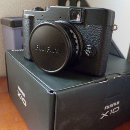 FUJIFILM X10